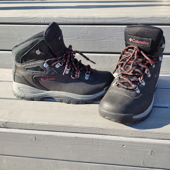 Columbia hiking boots - Picture 3 of 5